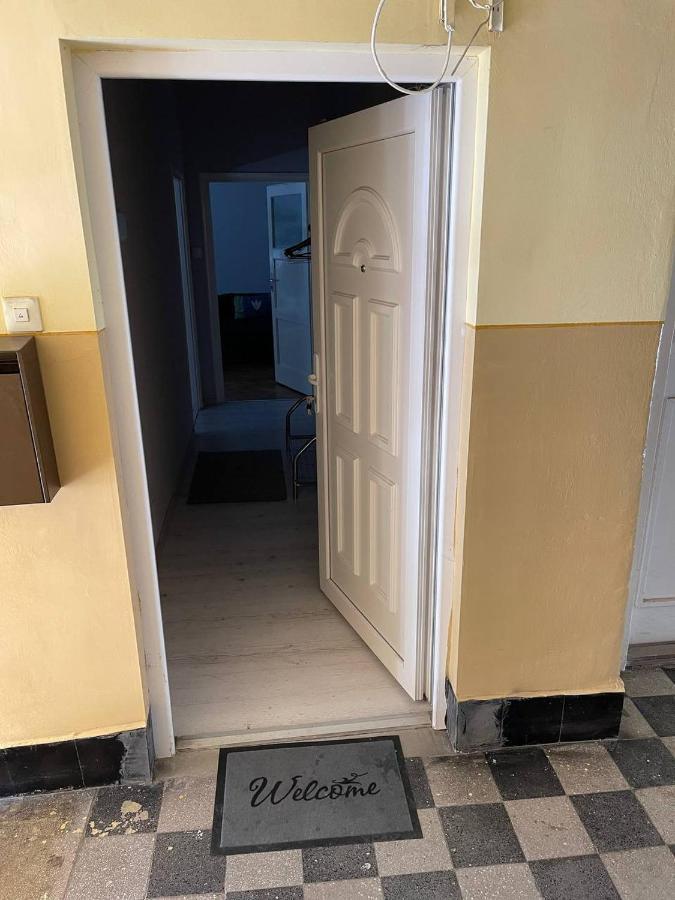 Downtown Apartman Near City Center & Miskolc Plaza Exterior photo