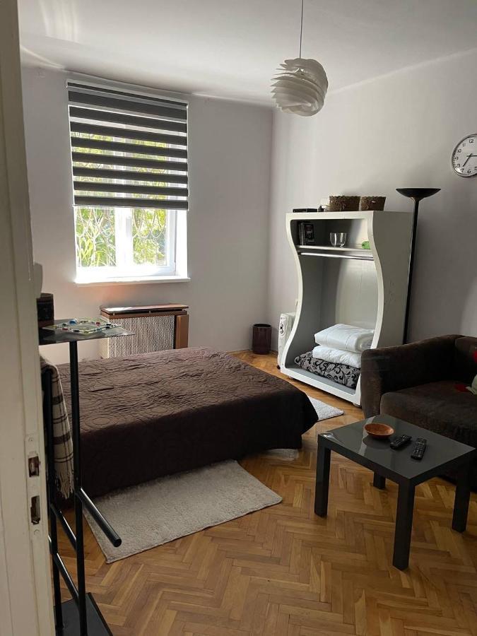 Downtown Apartman Near City Center & Miskolc Plaza Exterior photo