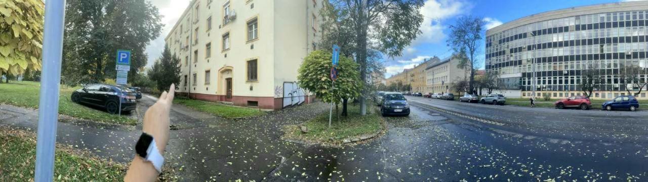 Downtown Apartman Near City Center & Miskolc Plaza Exterior photo